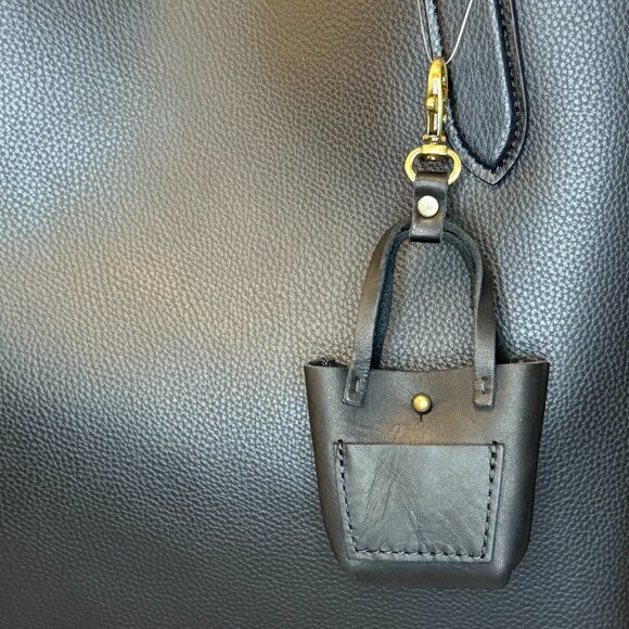 Portland Leather, Teeny Tiny Tote Keychain, Black (smooth), NWOT - Picture 2 of 4